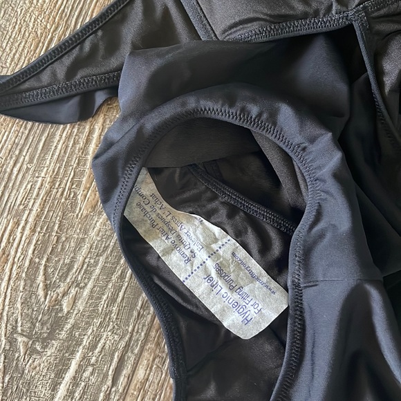 🌟VICTORIA 🌟SECRET SEXY 🌟CUT OUT BLACK BIKINI, LARGE - Picture 9 of 10